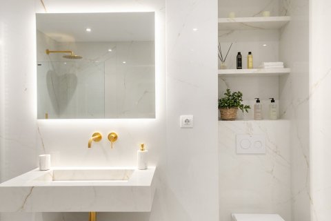Apartamento de 4 dormitorios en venta en Barcelona, Cataluña, Spain № 1515 - foto 22