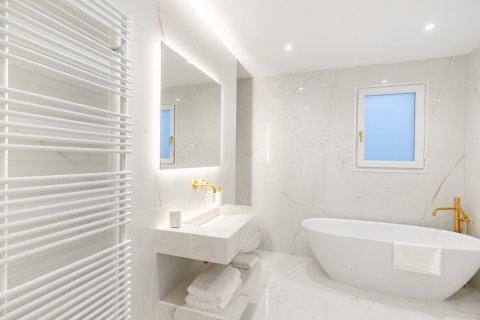 Apartamento de 4 dormitorios en venta en Barcelona, Cataluña, Spain № 1515 - foto 20