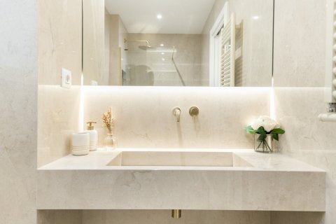 Apartamento de 4 dormitorios en venta en Barcelona, Cataluña, Spain № 1515 - foto 14
