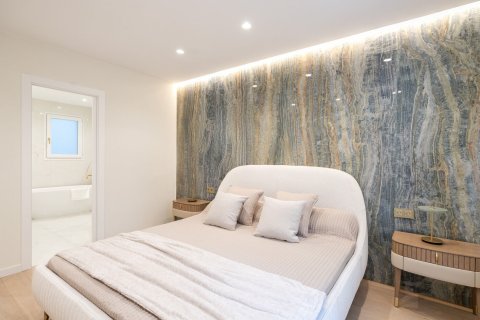 Apartamento de 4 dormitorios en venta en Barcelona, Cataluña, Spain № 1515 - foto 17