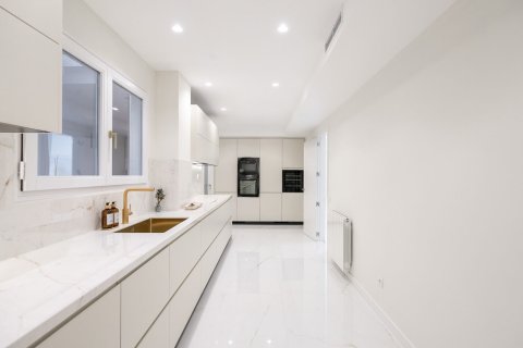 Apartamento de 4 dormitorios en venta en Barcelona, Cataluña, Spain № 1515 - foto 8