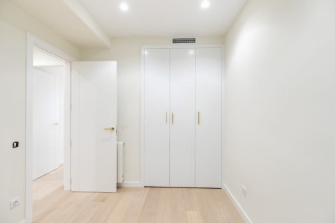 Apartamento de 4 dormitorios en venta en Barcelona, Cataluña, Spain № 1515 - foto 29