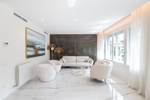 Apartamento de 4 dormitorios en venta en Barcelona, Cataluña, Spain № 1515 - foto 6