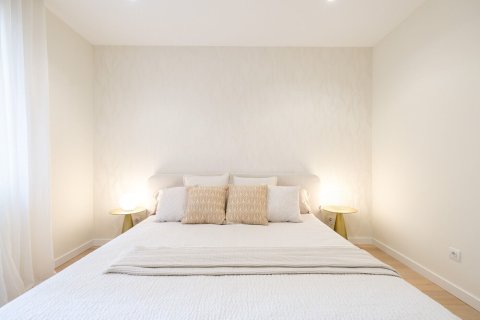 Apartamento de 4 dormitorios en venta en Barcelona, Cataluña, Spain № 1515 - foto 11