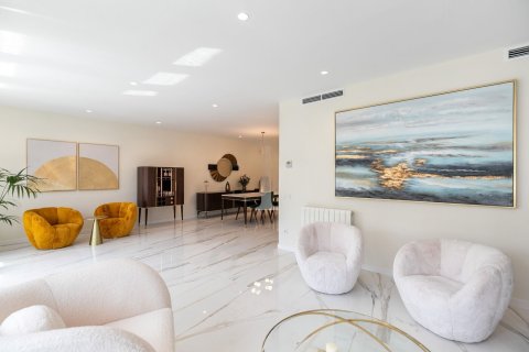 Apartamento de 4 dormitorios en venta en Barcelona, Cataluña, Spain № 1515 - foto 5