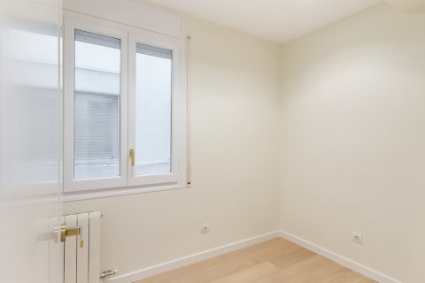 Apartamento de 4 dormitorios en venta en Barcelona, Cataluña, Spain № 1515 - foto 23