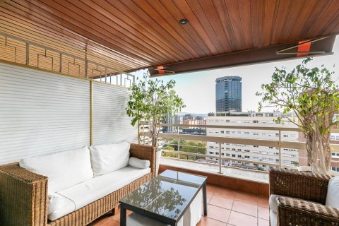 Apartamento de 4 dormitorios en venta en Barcelona, Cataluña, Spain № 1520 - foto 7