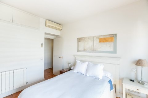 Apartamento de 4 dormitorios en venta en Barcelona, Cataluña, Spain № 1520 - foto 17