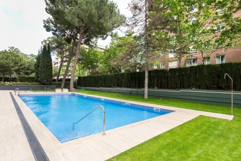 Apartamento de 4 dormitorios en venta en Barcelona, Cataluña, Spain № 1520 - foto 25