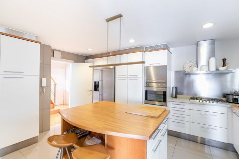 Apartamento de 4 dormitorios en venta en Barcelona, Cataluña, Spain № 1520 - foto 8