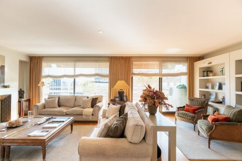 Apartamento de 4 dormitorios en venta en Barcelona, Cataluña, Spain № 1520 - foto 2