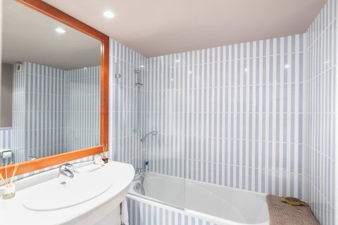 Apartamento de 4 dormitorios en venta en Barcelona, Cataluña, Spain № 1520 - foto 19