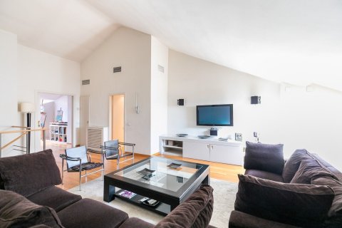 Apartamento de 4 dormitorios en venta en Barcelona, Cataluña, Spain № 1520 - foto 14