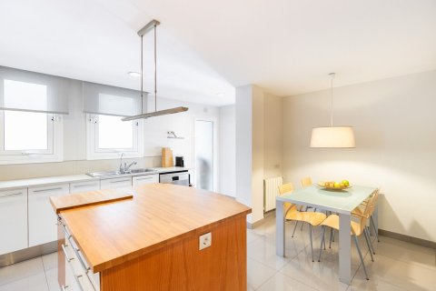 Apartamento de 4 dormitorios en venta en Barcelona, Cataluña, Spain № 1520 - foto 9