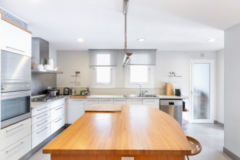 Apartamento de 4 dormitorios en venta en Barcelona, Cataluña, Spain № 1520 - foto 10