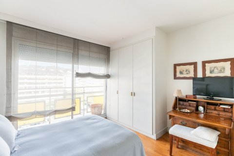 Apartamento de 4 dormitorios en venta en Barcelona, Cataluña, Spain № 1520 - foto 18