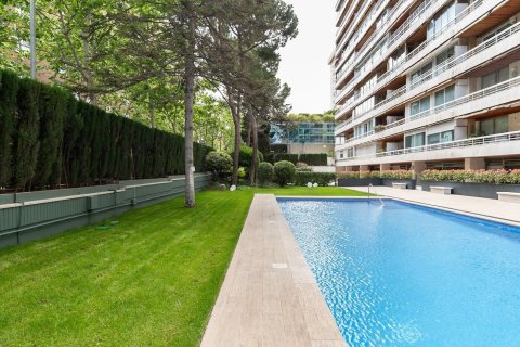 Apartamento de 4 dormitorios en venta en Barcelona, Cataluña, Spain № 1520 - foto 23