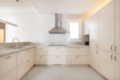 3 chambres apartment à vendre à Barcelona, Catalonia, Spain № 1519 - photo 5