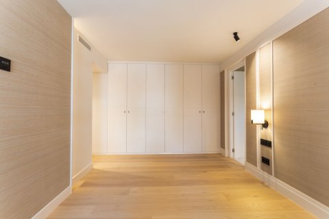 5 bedrooms apartment for sale in Barcelona, Catalonia, Spain № 1518 - photo 20
