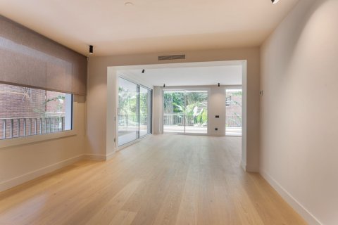 5 bedrooms apartment for sale in Barcelona, Catalonia, Spain № 1518 - photo 5