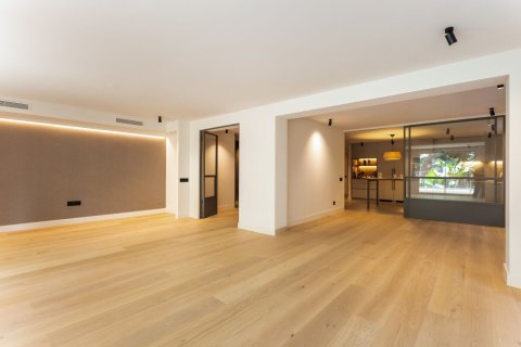 5 bedrooms apartment for sale in Barcelona, Catalonia, Spain № 1518 - photo 7