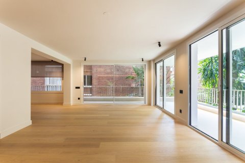 Apartamento de 5 dormitorios en venta en Barcelona, Cataluña, Spain № 1518