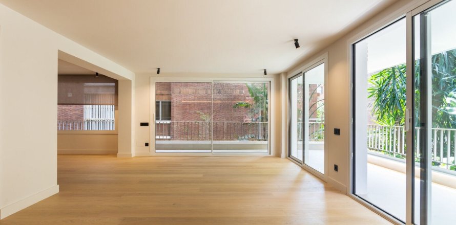 5 bedrooms apartment for sale in Barcelona, Catalonia, Spain № 1518