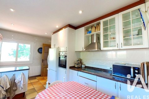 Купить дом в Ла-Бисбаль-дель-Пенедес, Испания с 5 спален, 633м², № 4756 - фото 12