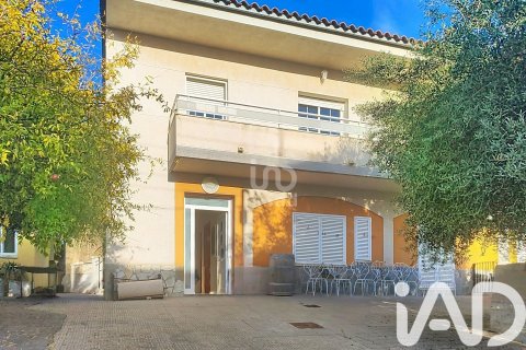 Сasa de 7 dormitorios en venta en Vilanova i la Geltrú, Barcelona, Cataluña, Spain № 4751
