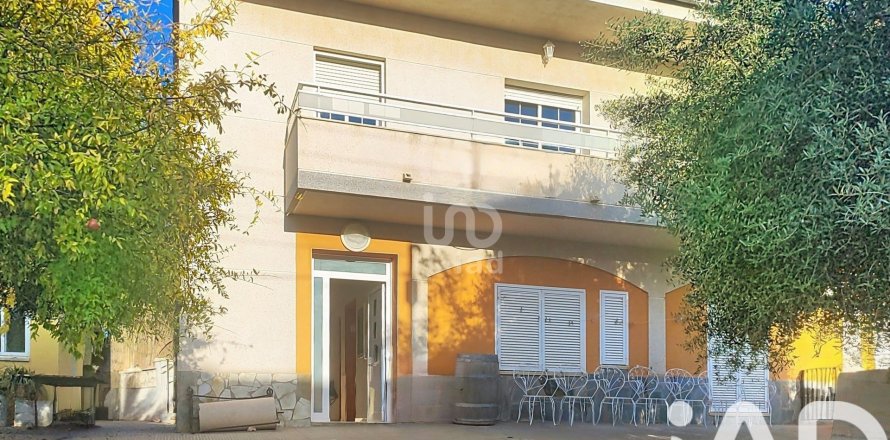 Сasa de 7 dormitorios en venta en Vilanova i la Geltrú, Barcelona, Cataluña, Spain № 4751