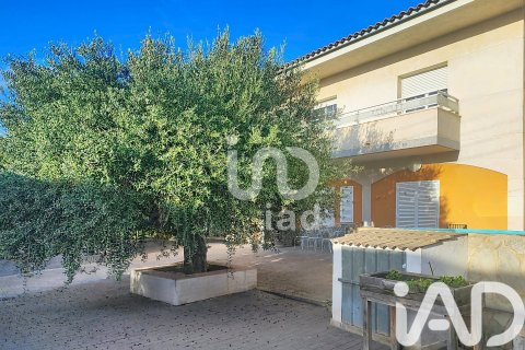 Сasa de 7 dormitorios en venta en Vilanova i la Geltrú, Barcelona, Cataluña, Spain № 4751 - foto 2