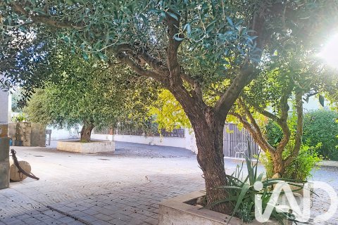 Сasa de 7 dormitorios en venta en Vilanova i la Geltrú, Barcelona, Cataluña, Spain № 4751 - foto 7