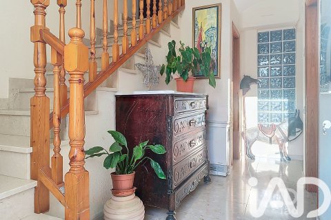 Сasa de 7 dormitorios en venta en Vilanova i la Geltrú, Barcelona, Cataluña, Spain № 4751 - foto 10