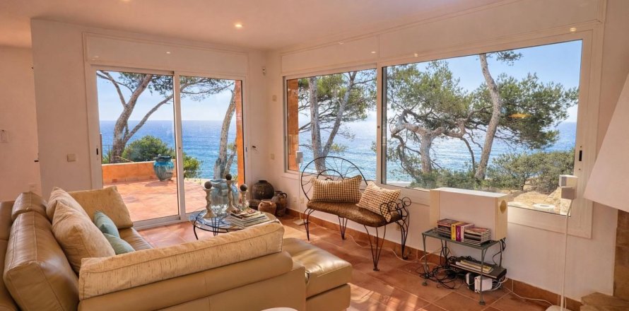 Сasa de 4 dormitorios en venta en Begur, Gerona, Cataluña, Spain № 7088