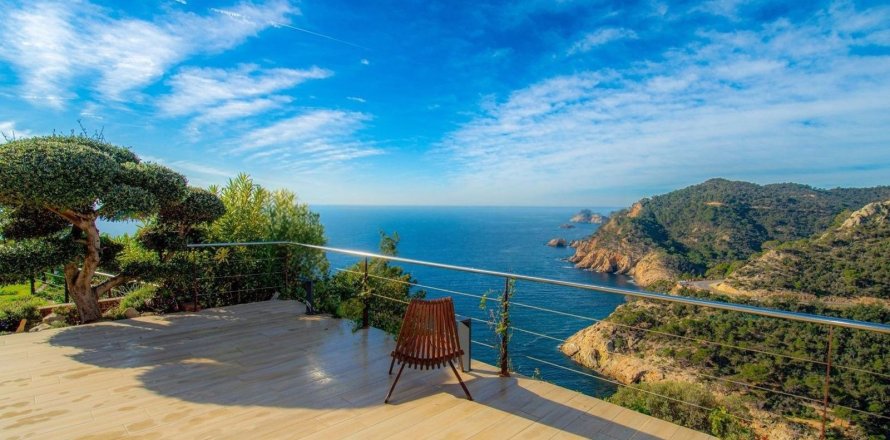 Сasa de 5 dormitorios en venta en Tossa de Mar, Gerona, Cataluña, Spain № 7086