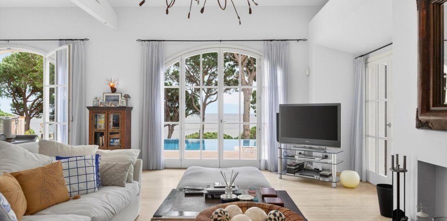 4 bedrooms house for sale in Sant Feliu de Guixols, Girona, Catalonia, Spain № 7087