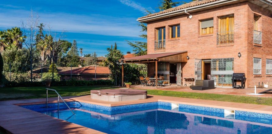 7 bedrooms villa for sale in Cerdanyola Del Valles, Barcelona, Catalonia, Spain № 1137