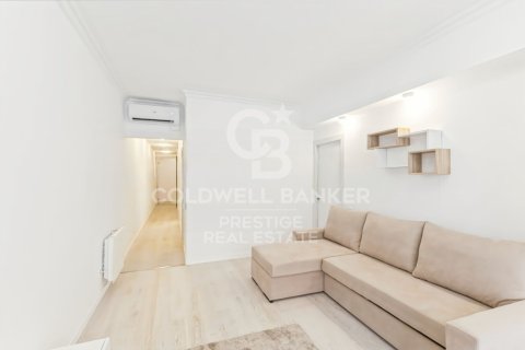 Apartamento de 4 dormitorios en venta en Barcelona, Cataluña, Spain № 5445 - foto 2
