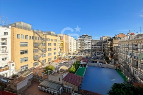 Apartamento de 3 dormitorios en venta en Barcelona, Cataluña, Spain № 5442 - foto 5