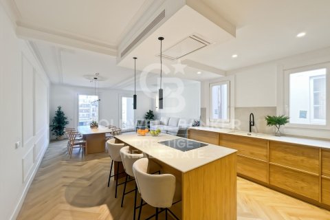 Apartamento de 3 dormitorios en venta en Barcelona, Cataluña, Spain № 5442 - foto 3
