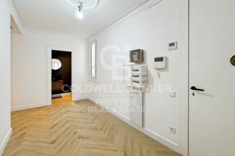 Apartamento de 3 dormitorios en venta en Barcelona, Cataluña, Spain № 5442 - foto 20
