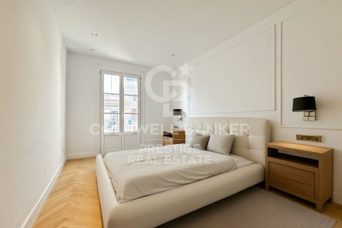 Apartamento de 3 dormitorios en venta en Barcelona, Cataluña, Spain № 5442 - foto 15