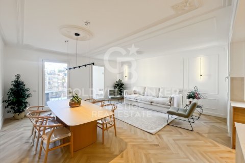 Apartamento de 3 dormitorios en venta en Barcelona, Cataluña, Spain № 5442