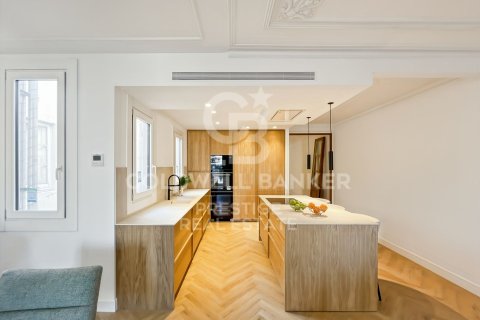 Apartamento de 3 dormitorios en venta en Barcelona, Cataluña, Spain № 5442 - foto 7