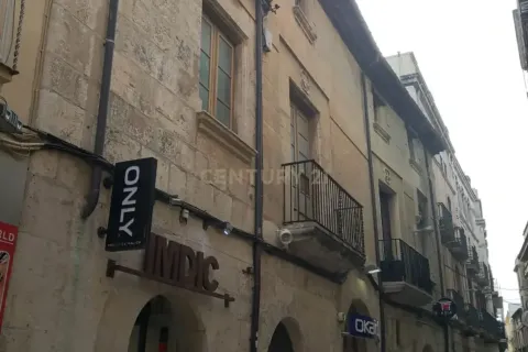 Propiedad comercial de 753 m² en venta en Vilafranca Del Penedes, Barcelona, Cataluña, Spain № 6997