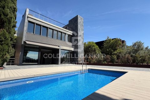 Сasa de 4 dormitorios en venta en Barcelona, Cataluña, Spain № 7830