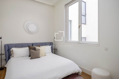 Apartamento de 3 dormitorios en venta en Barcelona, Cataluña, Spain № 8769 - foto 23