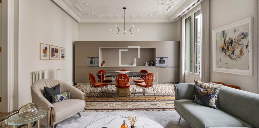 Apartamento de 3 dormitorios en venta en Barcelona, Cataluña, Spain № 8769