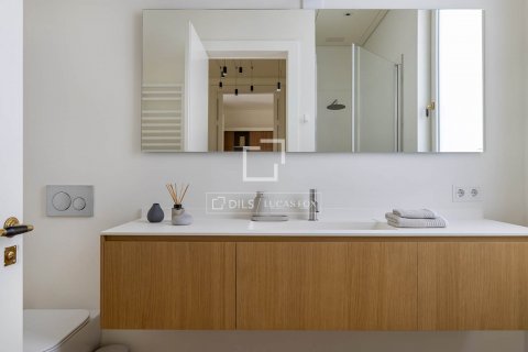 Apartamento de 3 dormitorios en venta en Barcelona, Cataluña, Spain № 8769 - foto 12