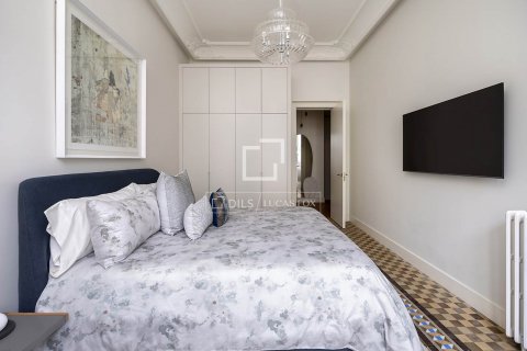 Apartamento de 3 dormitorios en venta en Barcelona, Cataluña, Spain № 8769 - foto 16
